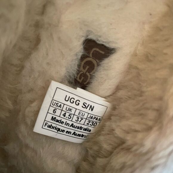 Tan UGG tazz slides - Picture 9 of 11